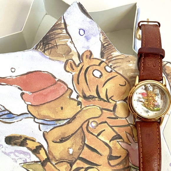 ⚡️Host Pick⚡️Limited Edition Vintage Pooh Snowflake Watch #849 of 1000🌟 - Picture 2 of 16